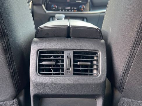 Used 2022 Nissan Rogue SV AWD/4WD image 27