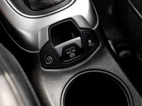 Used 2018 Jeep Compass Latitude image 35