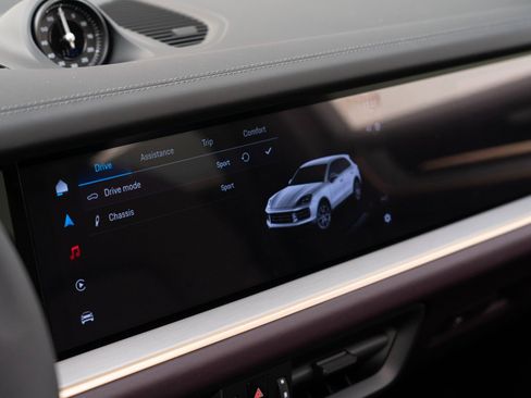 New 2025 Porsche Cayenne E-Hybrid image 27