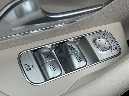 Used 2025 Mercedes-Benz GLE 450e 4MATIC image 7