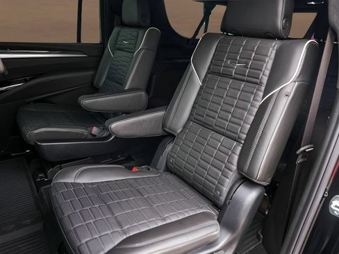 Certified 2025 Cadillac Escalade ESV V AWD/4WD image 25