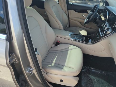 Used 2020 Mercedes-Benz GLC 300 w/ Premium Package image 38