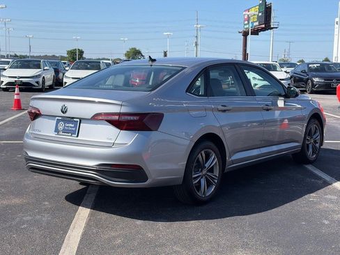 Certified 2024 Volkswagen Jetta SE FWD image 5