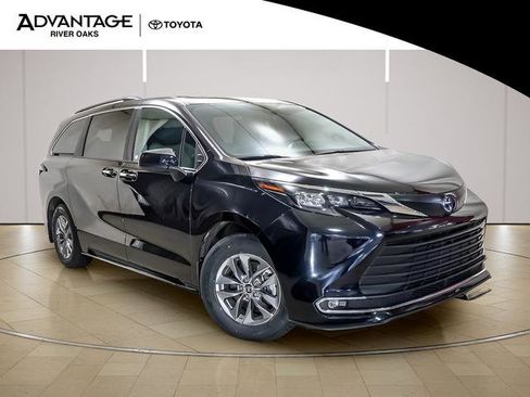Certified 2024 Toyota Sienna XLE AWD/4WD image 2