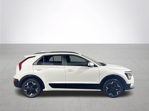 Certified 2023 Kia Niro Wind w/ Wind Preserve Package FWD image 6