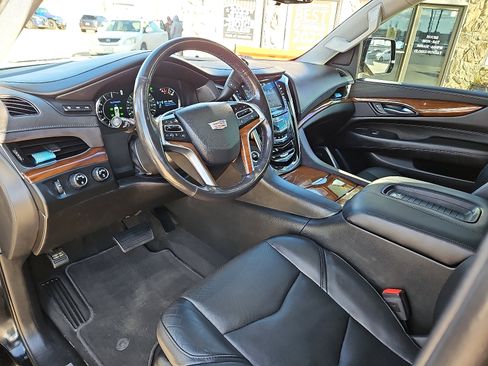 Used 2019 Cadillac Escalade ESV Luxury image 14