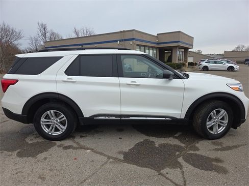 Certified 2022 Ford Explorer XLT w/ Equipment Group 202A image 7