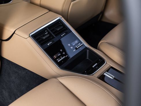 Certified 2023 Porsche Panamera 4 Platinum Edition AWD/4WD image 40