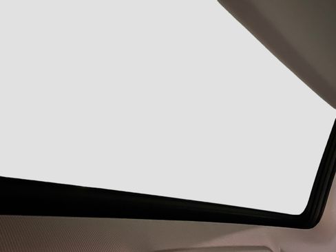 Used 2022 Volkswagen Taos SE w/ Panoramic Sunroof Package image 27