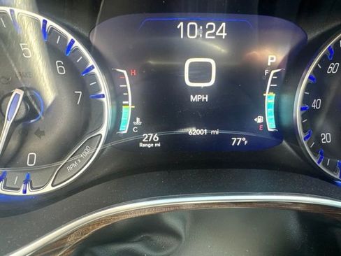 Used 2022 Chrysler Pacifica Limited w/ Uconnect Theater Family Group AWD/4WD image 3