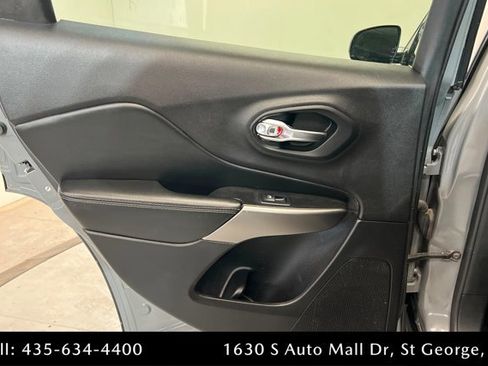 Used 2020 Jeep Cherokee Latitude Plus w/ Comfort/Convenience Group image 18