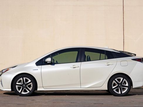 Used 2017 Toyota Prius Three Touring w/ Carpet Mat Package FWD image 8