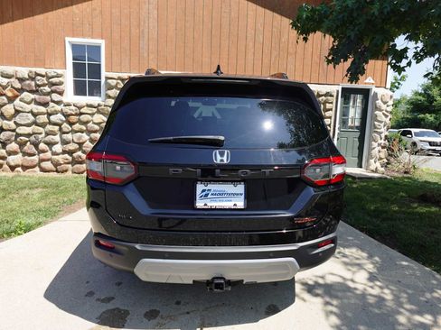 Used 2025 Honda Pilot TrailSport image 6