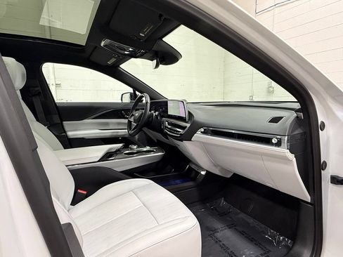 Used 2024 Cadillac Lyriq Luxury RWD image 45