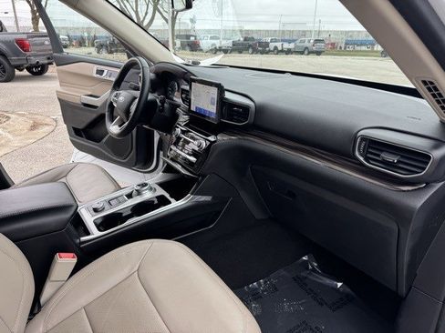 Certified 2024 Ford Explorer Limited image 37