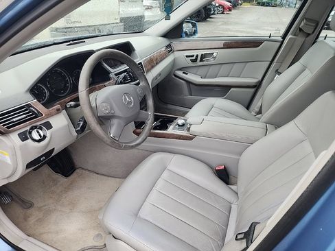 Used 2010 Mercedes-Benz E 350 4MATIC Sedan image 5