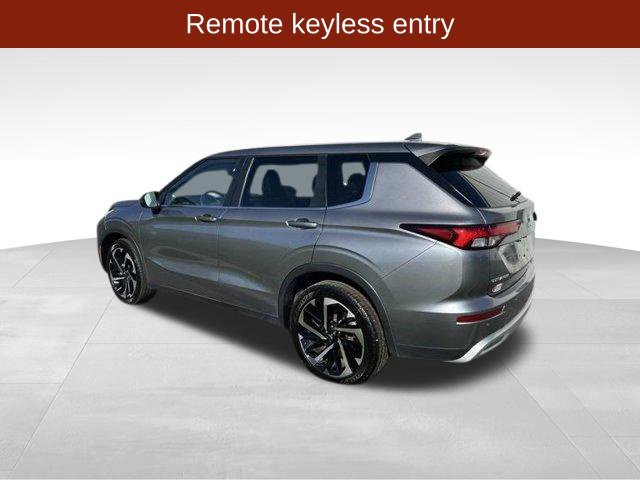 Used 2023 Mitsubishi Outlander SE Black Edition FWD image 5