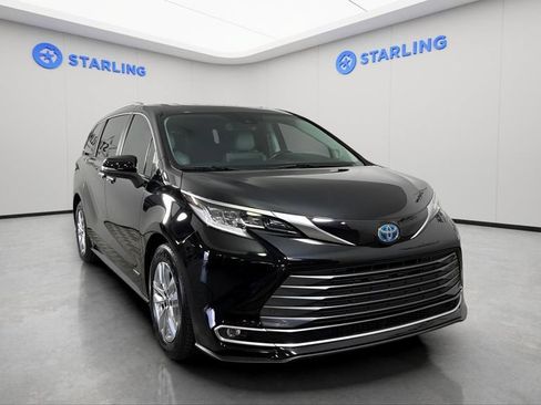 Used 2021 Toyota Sienna Limited FWD image 15