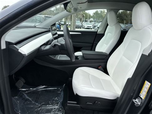 Used 2023 Tesla Model Y Long Range image 13