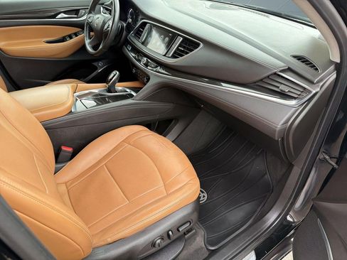 Used 2019 Buick Enclave Essence FWD image 31