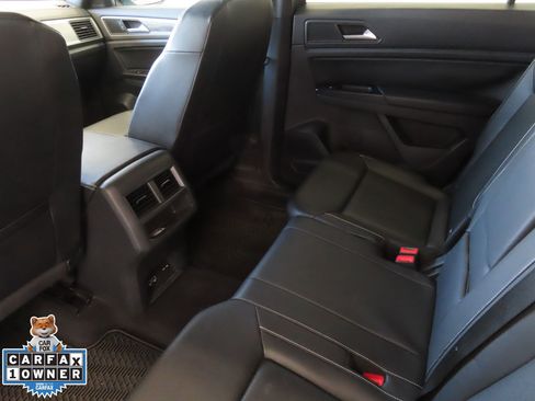 Used 2020 Volkswagen Atlas Cross Sport SE w/ Towing Package image 23