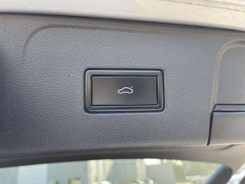 Certified 2026 Volkswagen Atlas SE FWD image 11