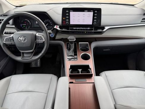 Used 2024 Toyota Sienna XLE image 26
