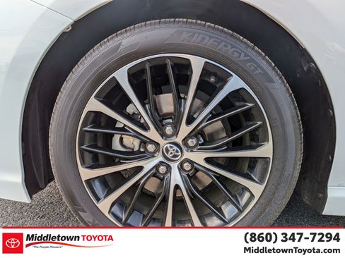 Used 2018 Toyota Camry SE w/ Moonroof Package FWD image 9
