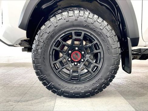 Used 2020 Toyota Tacoma TRD Off-Road image 8