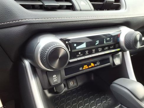 Certified 2025 Toyota RAV4 LE image 23