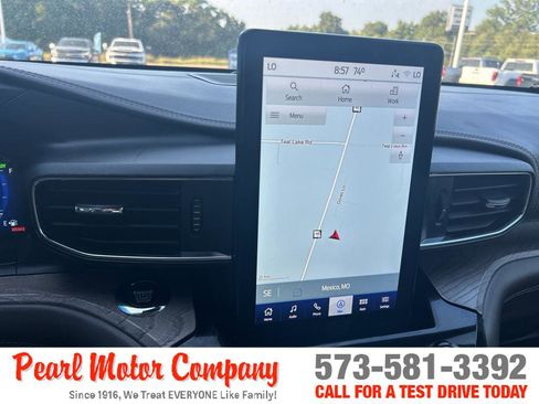 Used 2022 Ford Explorer Platinum w/ Premium Technology Package image 16