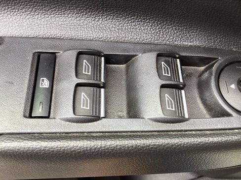 Used 2017 Ford Escape SE w/ Equipment Group 201A AWD/4WD image 32