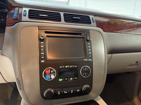 Used 2014 GMC Sierra 2500 SLT w/ SLT Convenience Package AWD/4WD image 19