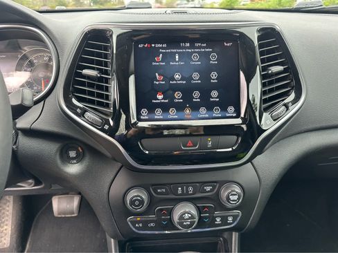 Used 2022 Jeep Cherokee Limited image 13