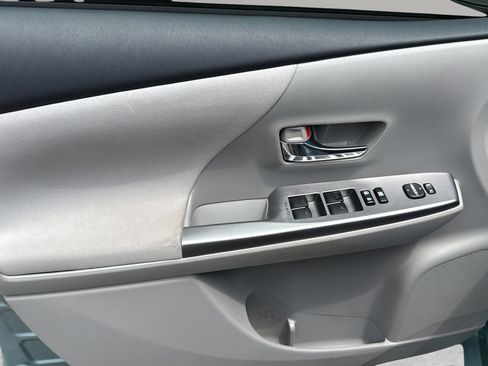 Used 2016 Toyota Prius V Three FWD image 10