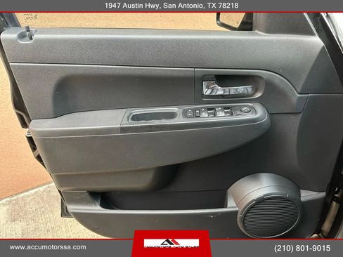 Used 2012 Jeep Liberty Sport image 16