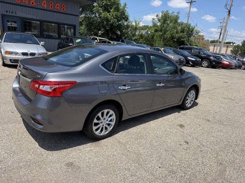 Used 2018 Nissan Sentra SV FWD image 3