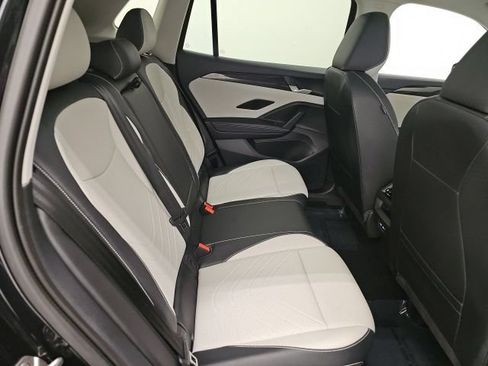 Used 2025 Volkswagen Tiguan SE w/ Panoramic Sunroof Package AWD/4WD image 32