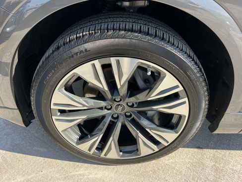 Certified 2025 Audi Q8 Premium image 11