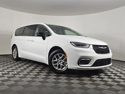 Used 2024 Chrysler Pacifica Touring-L
