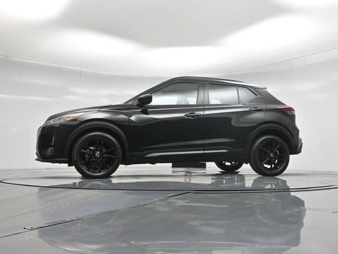 Used 2023 Nissan Kicks SR w/ SR Premium Package FWD image 8