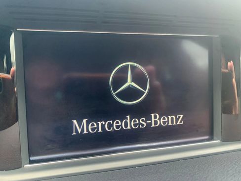 Used 2013 Mercedes-Benz E 350 Sedan image 33