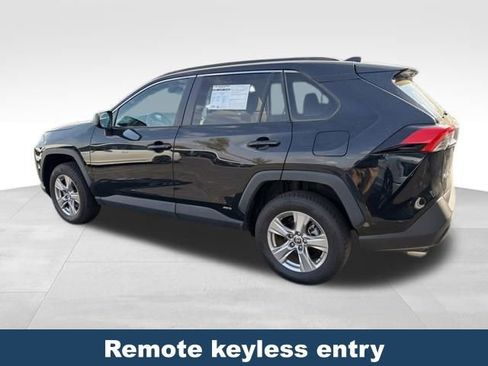 Used 2022 Toyota RAV4 LE image 5