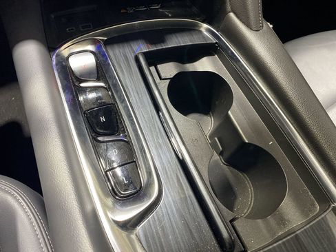 Used 2024 Buick Enclave Premium image 21