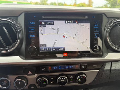 Used 2016 Toyota Tacoma Limited image 23