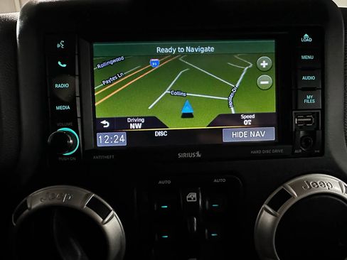 Used 2016 Jeep Wrangler Unlimited Rubicon w/ Connectivity Group AWD/4WD image 10