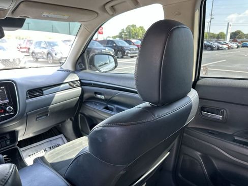 Used 2020 Mitsubishi Outlander AWD image 11