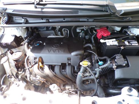 Used 2014 Toyota Yaris LE FWD image 30