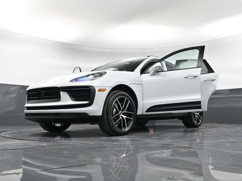 New 2026 Porsche Macan image 39