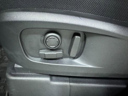 New 2026 Land Rover Defender 110 V8 image 28